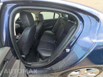 2017 Jaguar XE Premium – miniatura 13