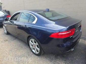 2017 Jaguar XE Premium – miniatura 2