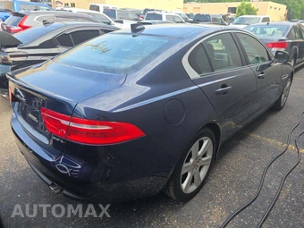 2017 Jaguar XE Premium – miniatura 3