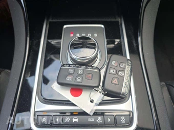 2017 Jaguar XE Premium – miniatura 8