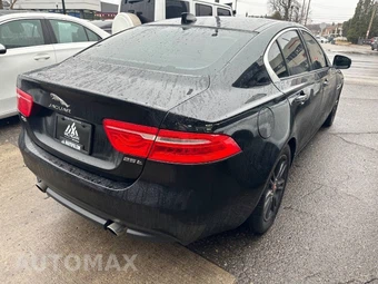2017 Jaguar XE Premium – miniatura 5