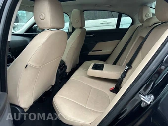 2017 Jaguar XE Premium – miniatura 6