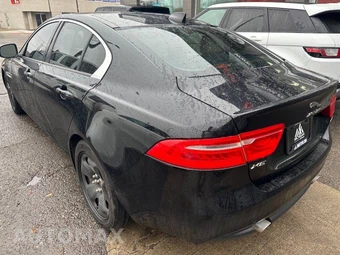 2017 Jaguar XE Premium – miniatura 8