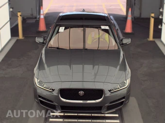 2017 Jaguar XE Premium – miniatura 2