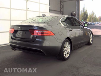 2017 Jaguar XE Premium – miniatura 4