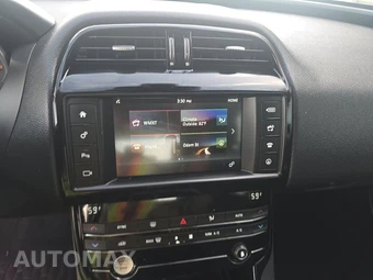 2017 Jaguar XE Premium – miniatura 11