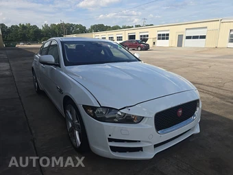 2017 Jaguar XE Premium – miniatura 2