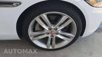 2017 Jaguar XE Premium – miniatura 22