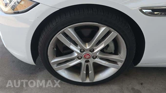 2017 Jaguar XE Premium – miniatura 28