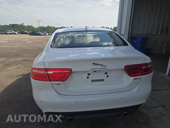 2017 Jaguar XE Premium – miniatura 5