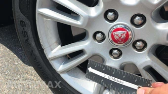 2017 Jaguar XE Premium – miniatura 18