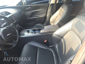 2017 Jaguar XE Premium – miniatura 7