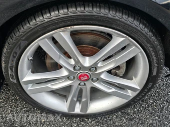 2017 Jaguar XE Premium – miniatura 10