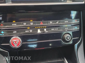 2017 Jaguar XE Premium – miniatura 18