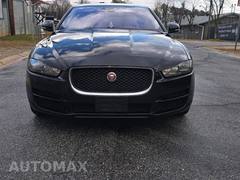 2017 Jaguar XE Premium – miniatura 2