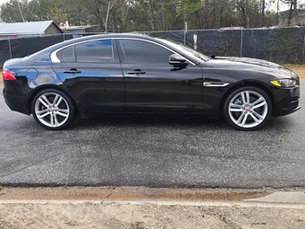 2017 Jaguar XE Premium – miniatura 4