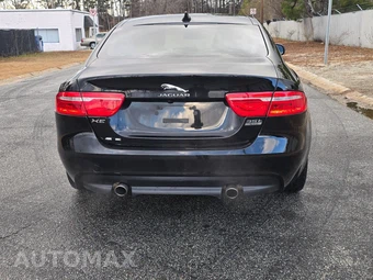 2017 Jaguar XE Premium – miniatura 6