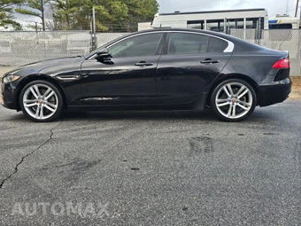 2017 Jaguar XE Premium – miniatura 9