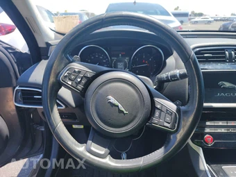 2017 Jaguar XE Prestige – miniatura 10