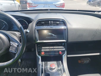 2017 Jaguar XE Prestige – miniatura 11