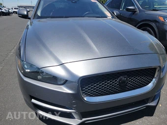 2017 Jaguar XE Prestige – miniatura 2