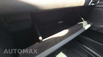 2017 Jaguar XE Prestige – miniatura 26