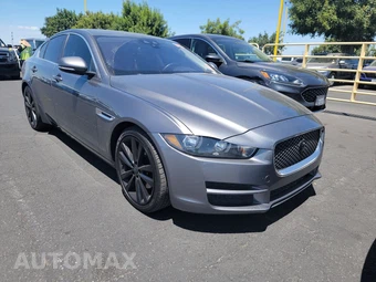 2017 Jaguar XE Prestige – miniatura 3