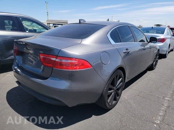 2017 Jaguar XE Prestige – miniatura 4