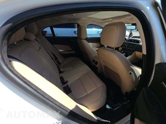 2017 Jaguar XE Prestige – miniatura 15