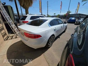 2017 Jaguar XE Prestige – miniatura 3