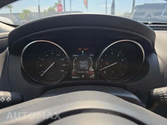 2017 Jaguar XE Prestige – miniatura 8