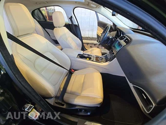 2017 Jaguar XE Prestige – miniatura 18