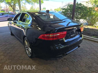 2017 Jaguar XE Prestige – miniatura 2