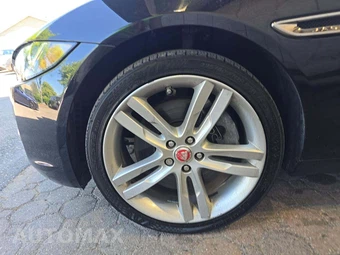 2017 Jaguar XE Prestige – miniatura 22