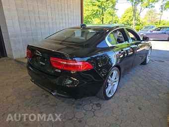 2017 Jaguar XE Prestige – miniatura 3