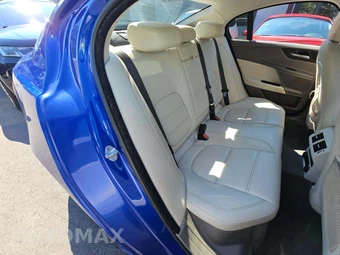 2017 Jaguar XE Prestige - miniatura 16