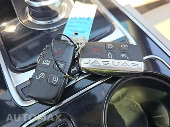 2017 Jaguar XE Prestige - miniatura 8