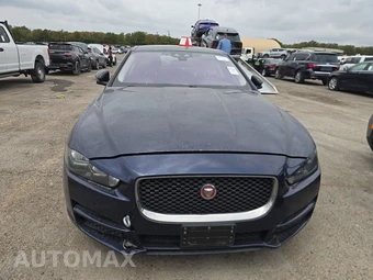 2017 Jaguar XE - miniatura 2