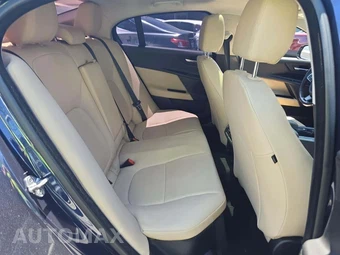 2017 Jaguar XE – miniatura 16