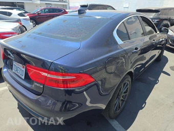 2017 Jaguar XE – miniatura 3