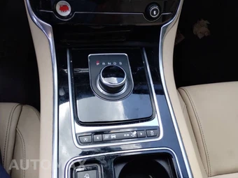 2017 Jaguar XF Premium – miniatura 40