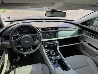2017 Jaguar XF Premium – miniatura 10