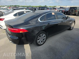 2017 Jaguar XF Premium – miniatura 8