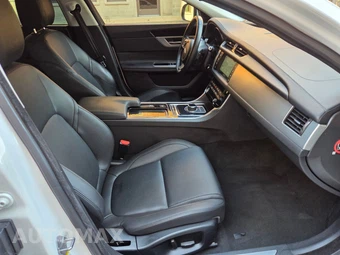 2017 Jaguar XF Premium – miniatura 12