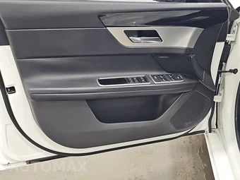 2017 Jaguar XF Premium – miniatura 9