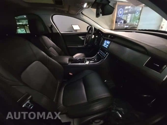 2017 Jaguar XF Premium - miniatura 18
