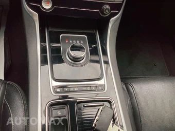2017 Jaguar XF R-Sport - miniatura 18