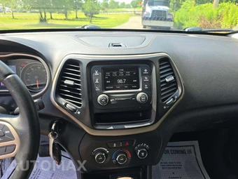 2017 Jeep Cherokee Altitude Edition - miniatura 10