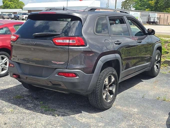 2017 Jeep Cherokee L Plus Edition - miniatura 3