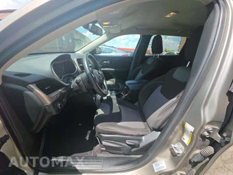 2017 Jeep Cherokee Sport – miniatura 3